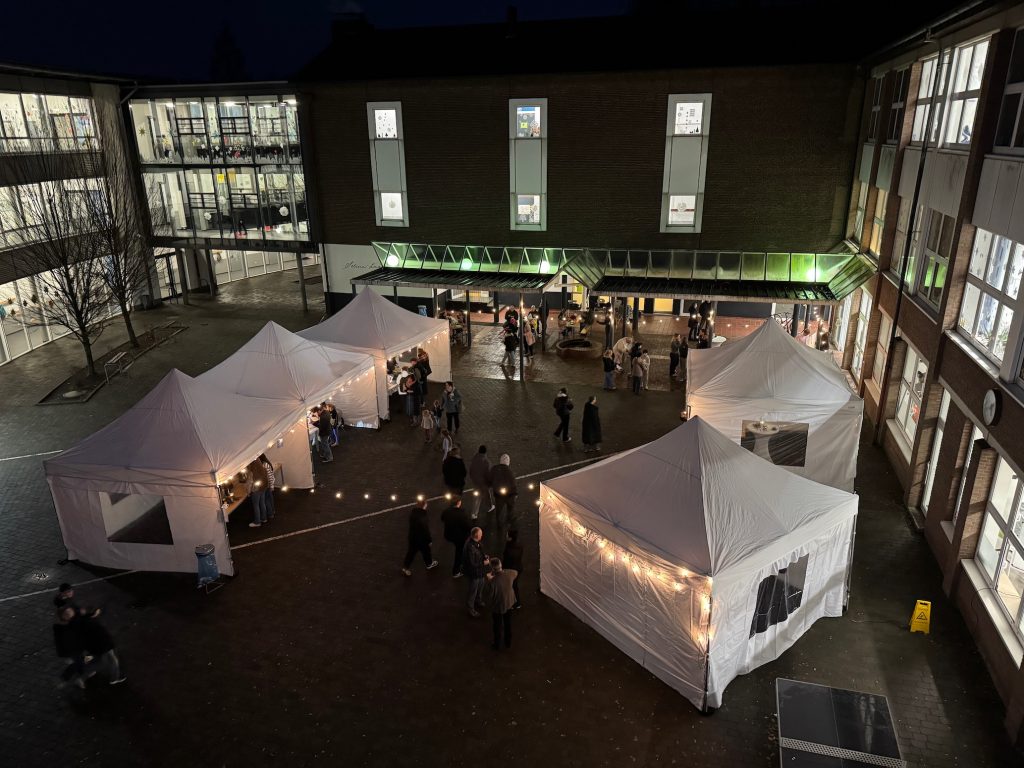 Tag der offenen Tür - Schulhof von oben